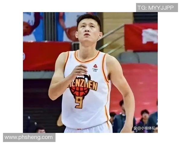 周鹏：从篮球场上的传奇到生活中的榜样，展现不屈精神与坚持信念的故事