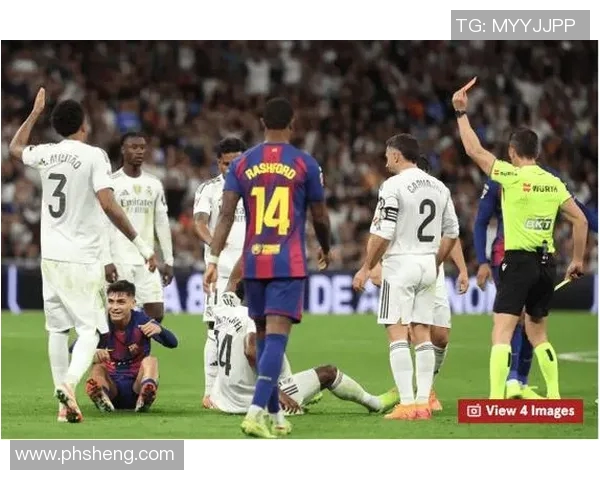 皇马与巴萨激战正酣双方球员拼尽全力争夺胜利 皇马与巴萨激战正酣双方球员拼尽全力争夺胜利